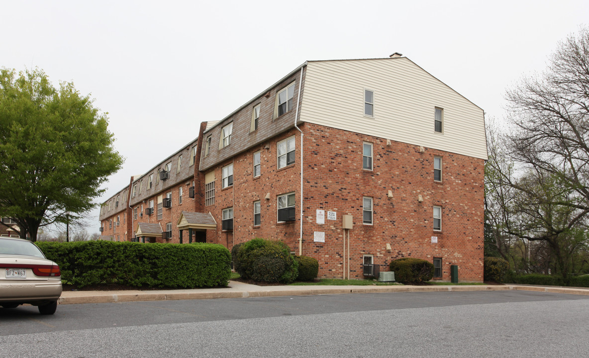 Sinclair Gate Apartments in Baltimore, MD - Building Photo