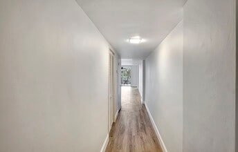 3660 NE 166th St, Unit 205 in Miami, FL - Building Photo - Building Photo