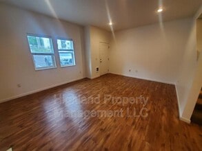 512 NE Stadium Way in Pullman, WA - Foto de edificio - Building Photo