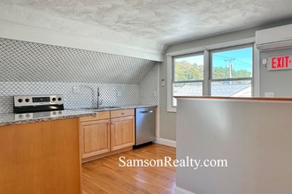 842 Oaklawn Ave in Cranston, RI - Building Photo - Building Photo