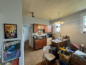 34 Central St, Unit 2 in Somerville, MA - Foto de edificio - Building Photo