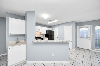 10403 Shadow Oaks Dr in Houston, TX - Foto de edificio - Building Photo