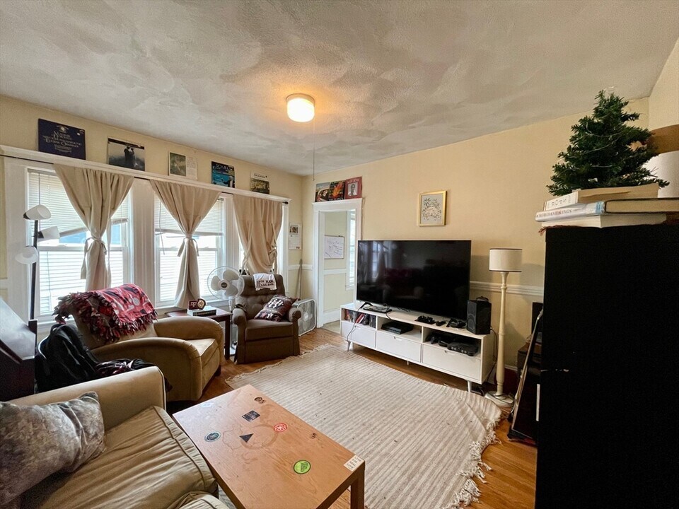 90 Kilsyth Rd, Unit 3 in Boston, MA - Foto de edificio