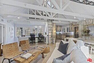 1362 Palisades Beach Rd in Santa Monica, CA - Building Photo - Building Photo