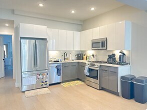 33 Ward St, Unit 1 in Boston, MA - Building Photo - Building Photo