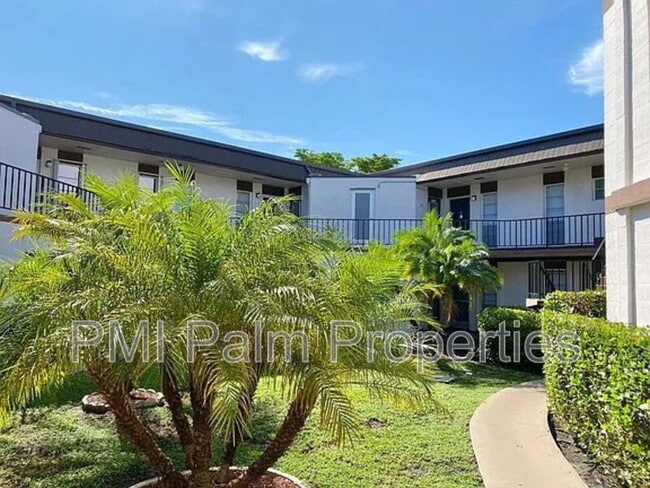 7 Greenway Village N in Royal Palm Beach, FL - Building Photo - Building Photo