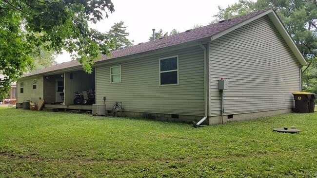 2207 W Lincoln Ave in Chesterton, IN - Building Photo - Building Photo