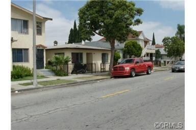 1527 Cedar Ave in Long Beach, CA - Building Photo