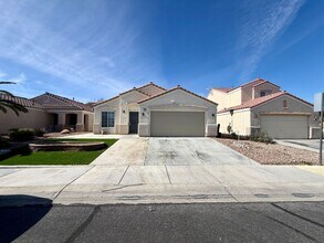 7945 Hollow Pine St in Las Vegas, NV - Building Photo - Building Photo