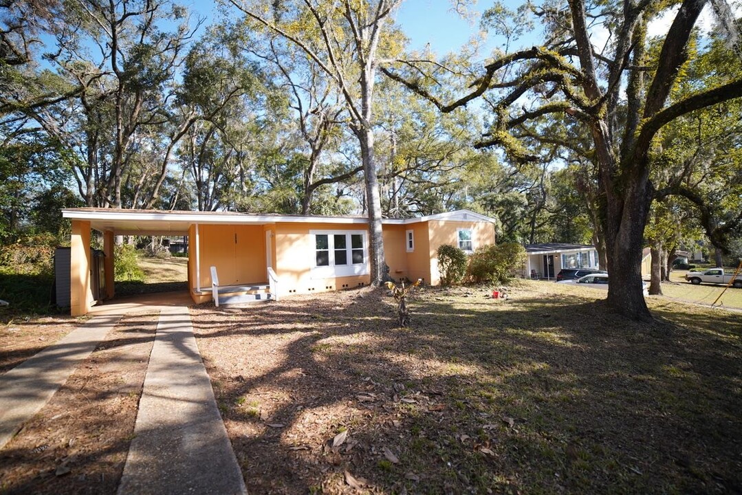 2231 Dozier Dr in Tallahassee, FL - Building Photo