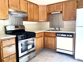 101 Copper Beech Dr in Rocky Hill, CT - Building Photo - Building Photo