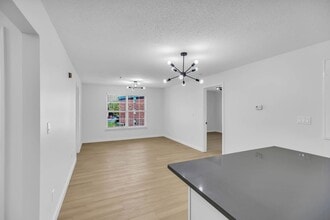 The Ariel - Beautifully Renovated! in Bowling Green, KY - Building Photo - Building Photo