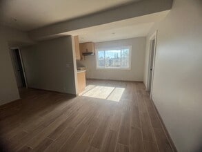 13425 Vanowen St, Unit 10 in Los Angeles, CA - Building Photo - Building Photo