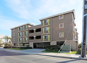 Civic Plaza Apartments in Santa Ana, CA - Foto de edificio - Building Photo