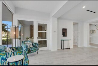 1 Bluebill Ave, Unit 604 in Naples, FL - Foto de edificio - Building Photo