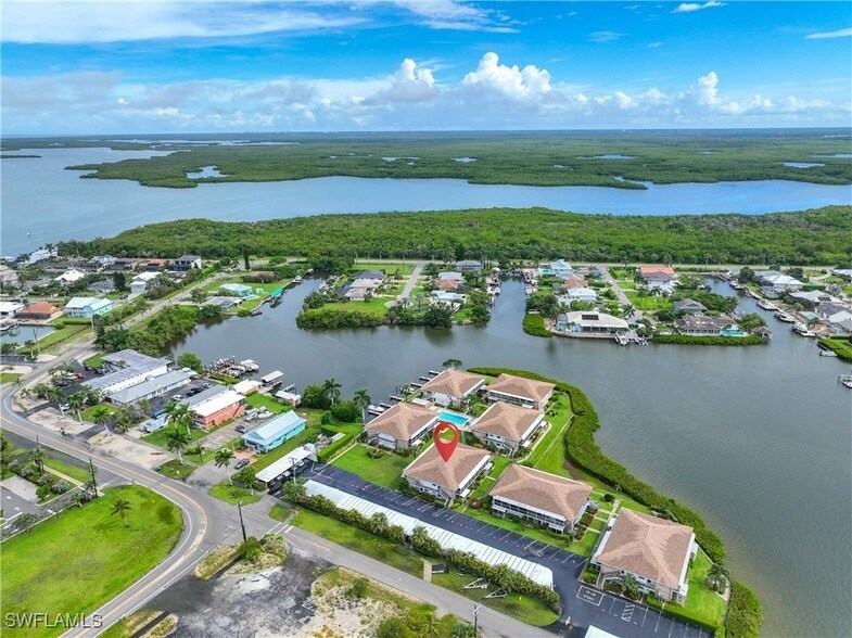 330 Kon Tiki Dr, Unit C7 in Naples, FL - Building Photo