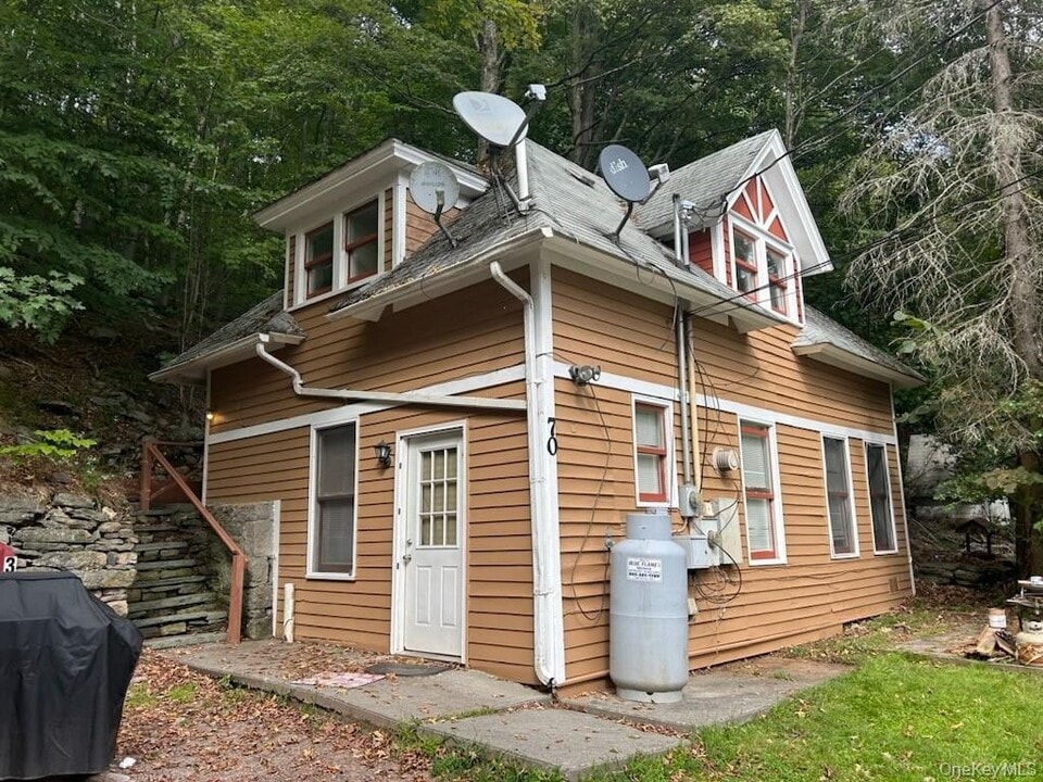 70 High St in Monticello, NY - Building Photo