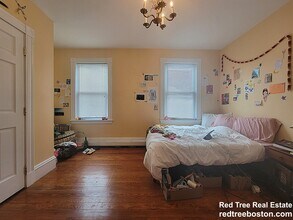 147 Brook St, Unit 2 in Brookline, MA - Building Photo - Building Photo