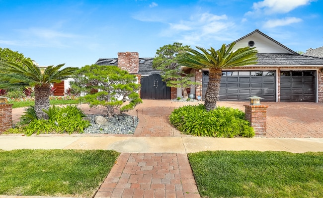 property at 1542 Santiago Dr