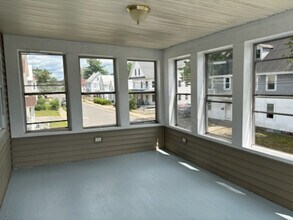 28 Jackson St, Unit 2 in Sanford, ME - Building Photo - Building Photo