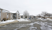 Canterbury House and Canterbury Woods in Morris, IL - Foto de edificio - Building Photo