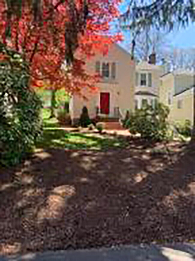 41 Center Dr Rentals in Old Greenwich, CT
