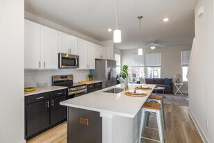 Guilford Row in Baltimore, MD - Building Photo