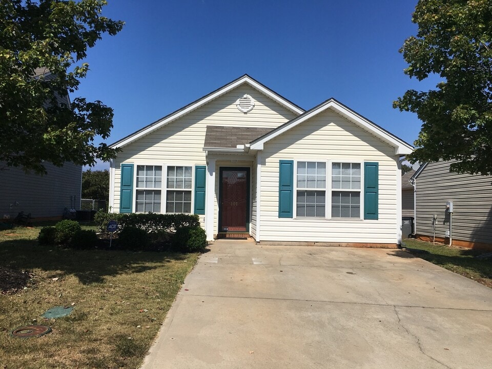 407 Glenlea Ln in Greenville, SC - Foto de edificio