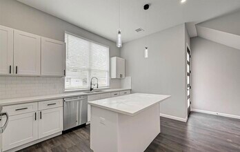 7035 Goforth St in Houston, TX - Building Photo - Building Photo