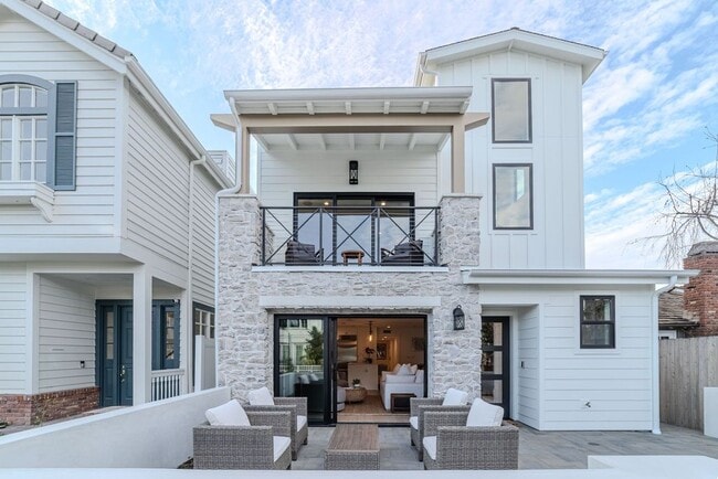 603 Acacia Ave in Newport Beach, CA - Building Photo - Building Photo
