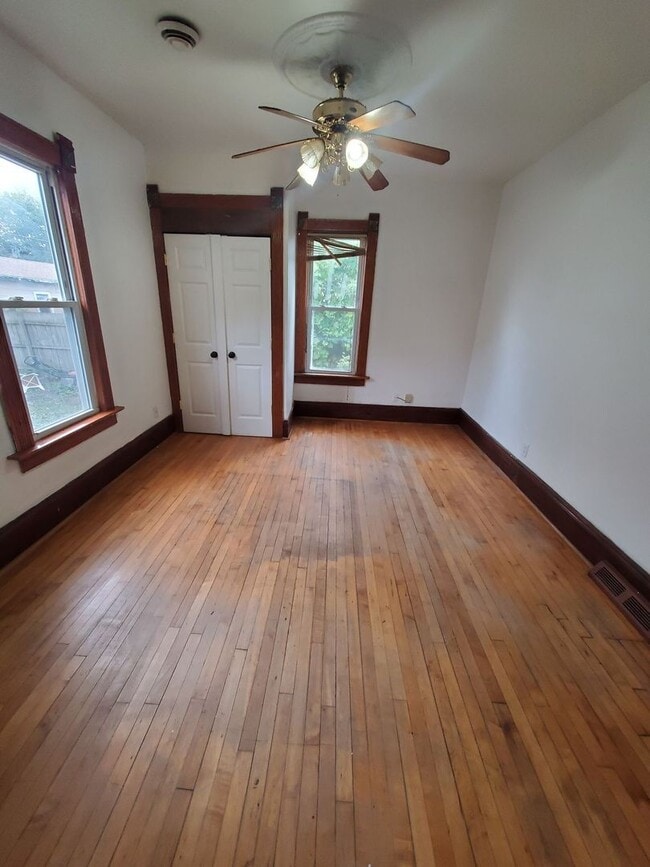 732-736-736 S 24th St