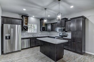 302 12th St SE in Menomonie, WI - Building Photo - Building Photo