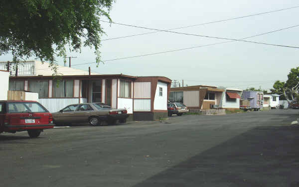 1211-1219 W 134th St in Gardena, CA - Building Photo