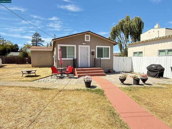 205 Curry Ave in Vallejo, CA - Building Photo - Building Photo