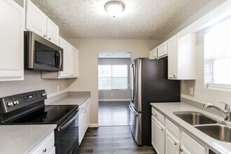 39 Fairview Dr in Newnan, GA - Foto de edificio - Building Photo