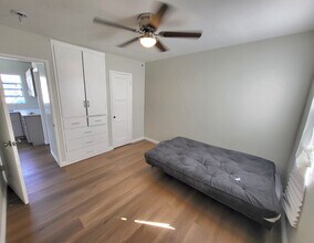 6120 S Wilton Pl, Unit #1 in Los Angeles, CA - Foto de edificio - Building Photo