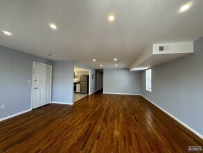 40 11th Ave W in Newark, NJ - Building Photo - Building Photo