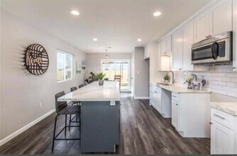 738 Beejay Dr in San Diego, CA - Foto de edificio - Building Photo