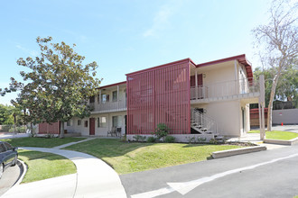 Conejo Park Apartments in Thousand Oaks, CA - Building Photo - Building Photo