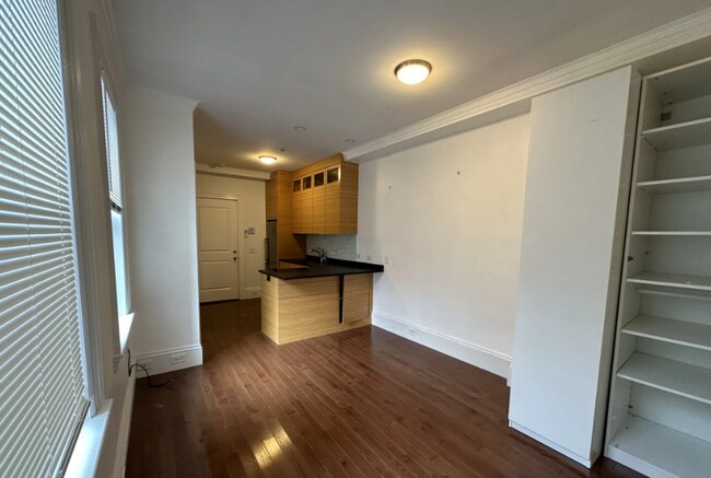 28 Myrtle St, Unit Myrtle St #2 in Boston, MA - Building Photo - Building Photo