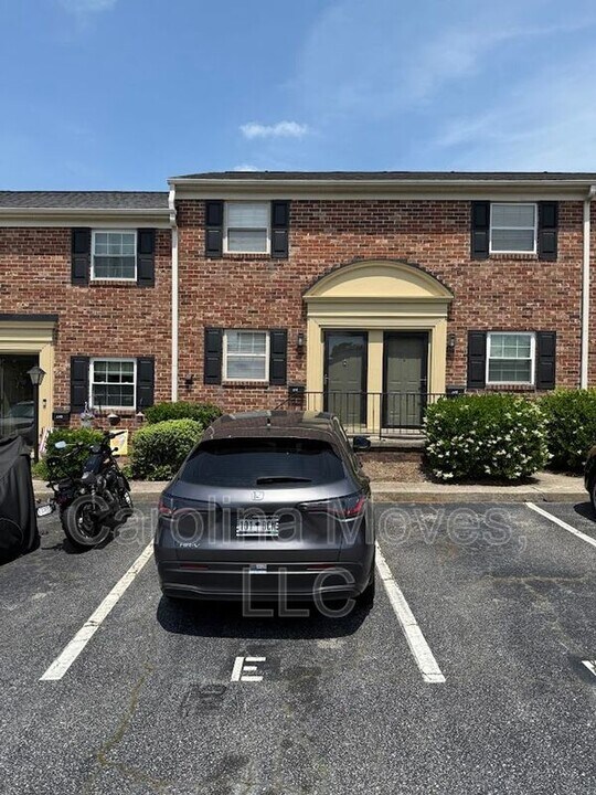2530 E North St in Greenville, SC - Building Photo