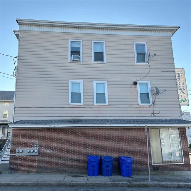 9 Davis St in Fall River, MA - Building Photo - Building Photo