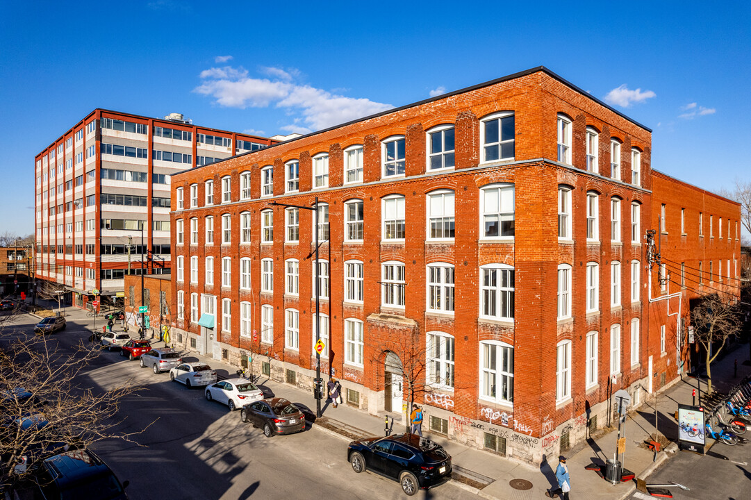 50-80 Saint-Viateur Rue E in Montréal, QC - Building Photo