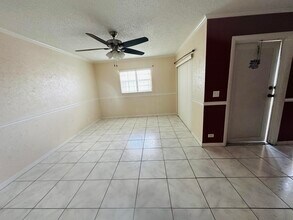 1305 Gateway Dr in Lantana, FL - Building Photo - Building Photo