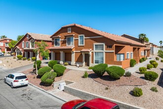 Sandpiper Townhomes in Las Vegas, NV - Building Photo - Building Photo