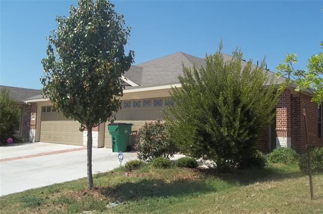 349 Armstrong Ln in Lavon, TX - Building Photo
