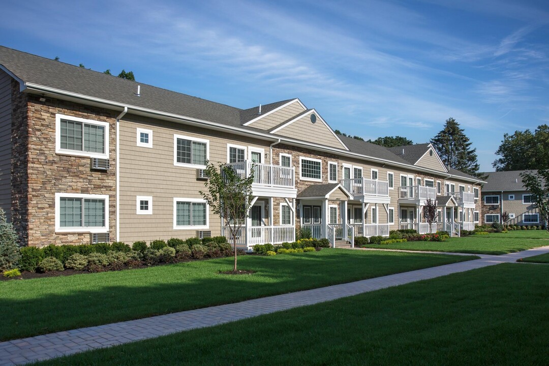 204A Jefferson Ave-Unit -2C in Saint James, NY - Building Photo