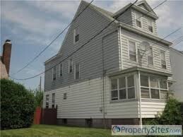 19 Knickerbocker Ave in Paterson, NJ - Building Photo