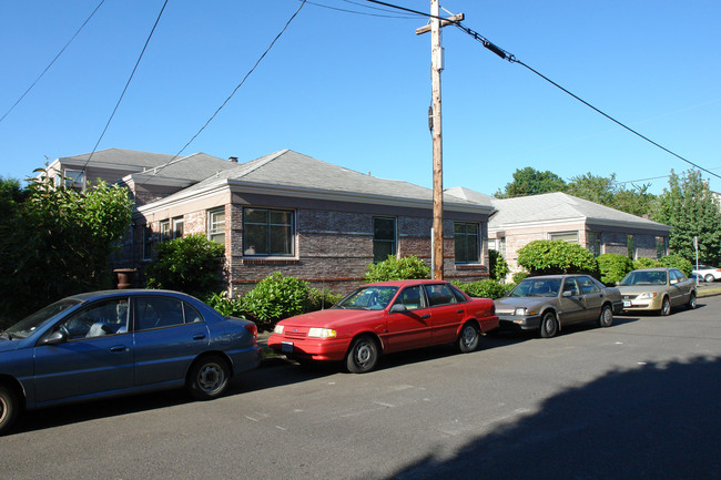 Bradford Apartments in Portland, OR - Building Photo - Building Photo