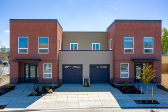 Independence Landing Apartments in Independence, OR - Building Photo - Building Photo